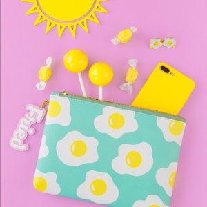 Studio DIY Fried Egg Clutch